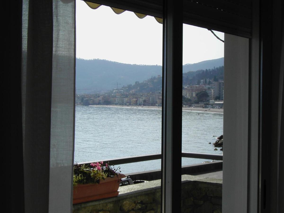 Cadorna Fronte Mare Apartment Аласио Екстериор снимка