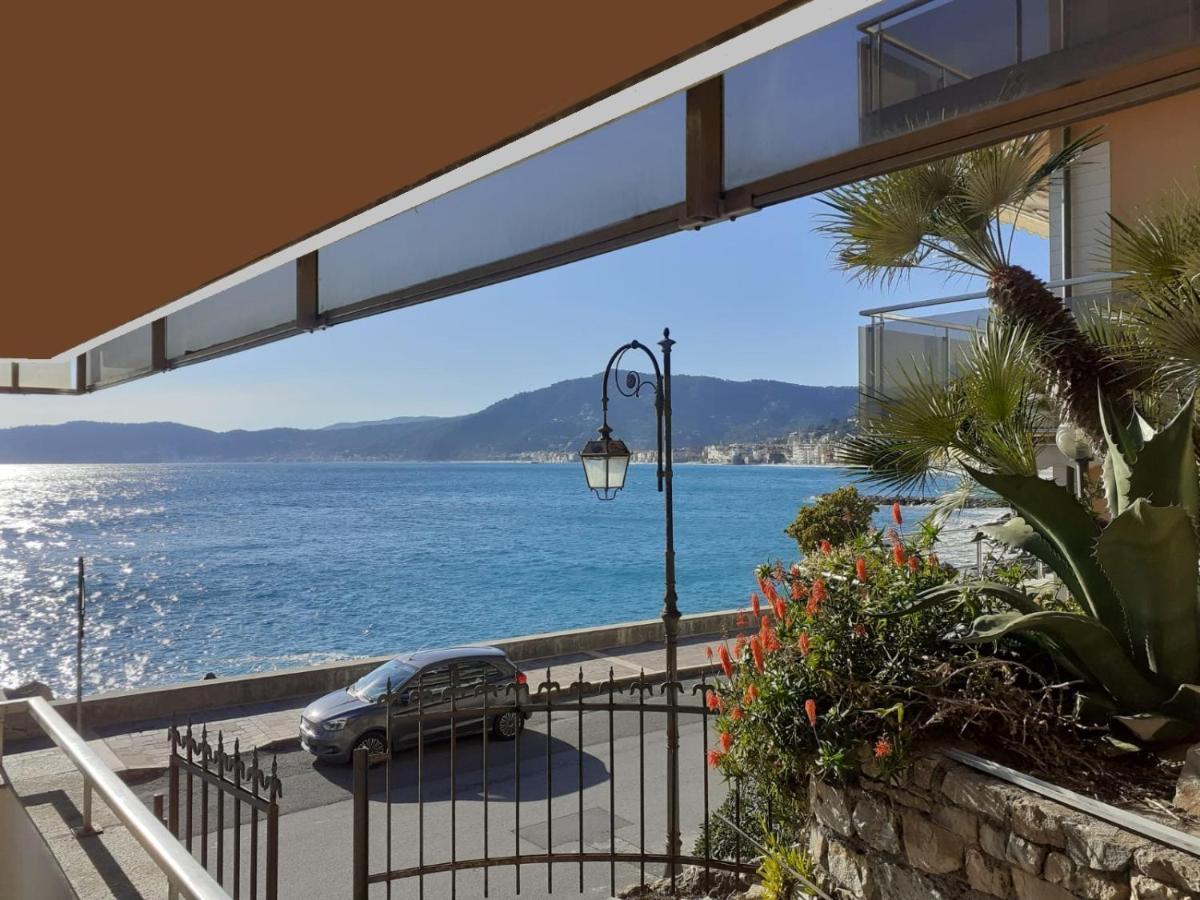 Cadorna Fronte Mare Apartment Аласио Екстериор снимка
