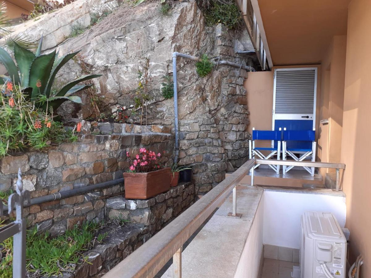 Cadorna Fronte Mare Apartment Аласио Екстериор снимка