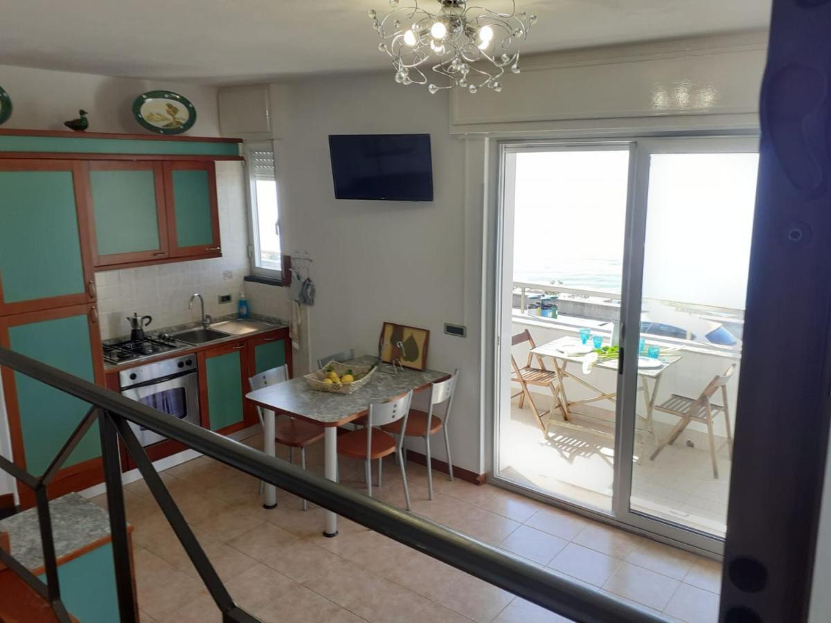 Cadorna Fronte Mare Apartment Аласио Екстериор снимка
